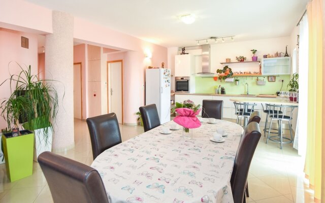 Apartment Mira