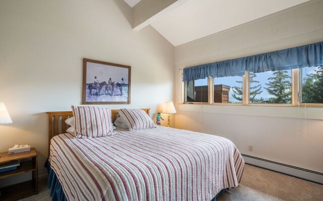 Moraine 27 Townhouse near Gondola by RedAwning