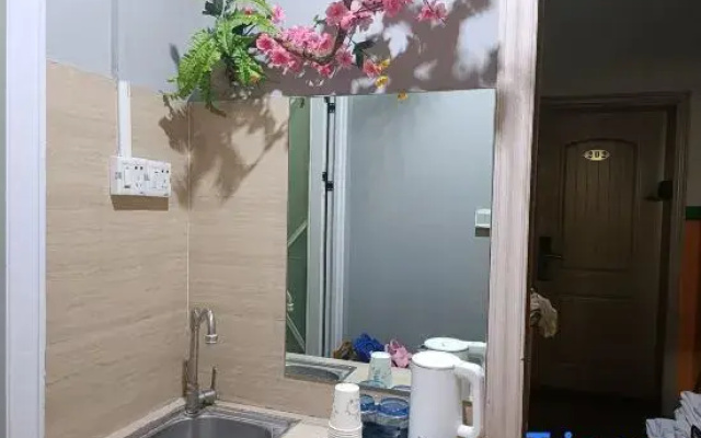 Yujian Apartment (Nanning Fuxing Food Street Dongfang Plaza)
