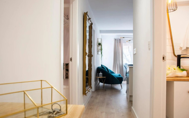 Duerme junto a la Plaza de Toros de Granada.