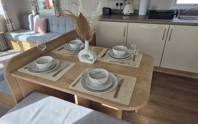 Sleeps 8-sea View-pets-pool-parking