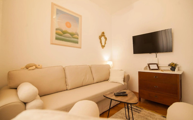 Apartment House Art Bol