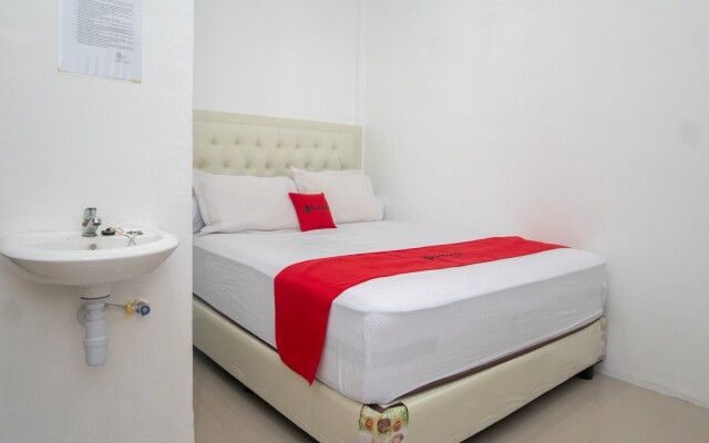 RedDoorz Syariah near Pelabuhan Ulee Lheue Banda Aceh