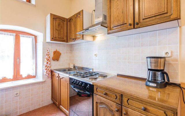 Beautiful Home in Butkovici With Wifi and 2 Bedrooms