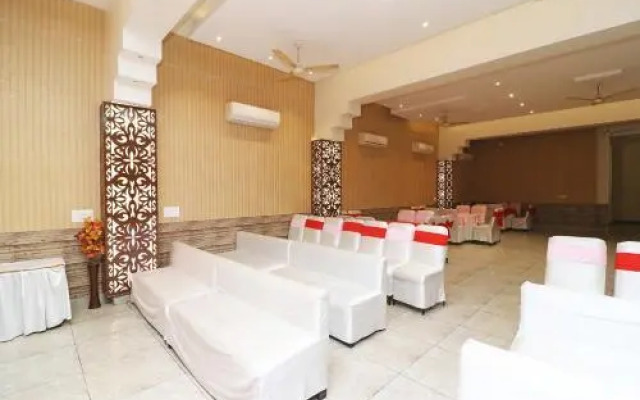 Hotel Parichay by OYO Rooms