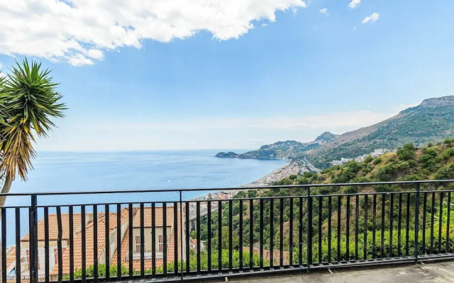 Sea-View Holiday Home in Letojanni with Garden