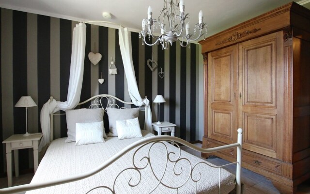 House With 4 Bedrooms in Bertrix, With Enclosed Garden and Wifi