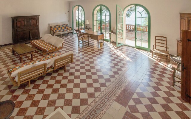 Beautiful Villa in Rayol-Canadel-sur-Mer near Sea