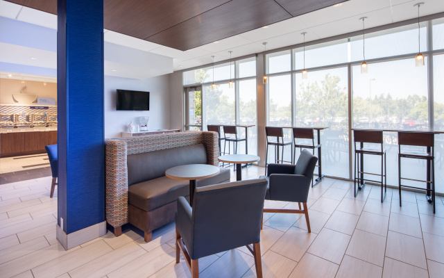 Holiday Inn Express & Suites Chico by IHG