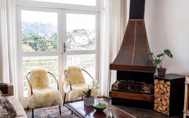 Incrível Vista com 4 Quartos e Lareira