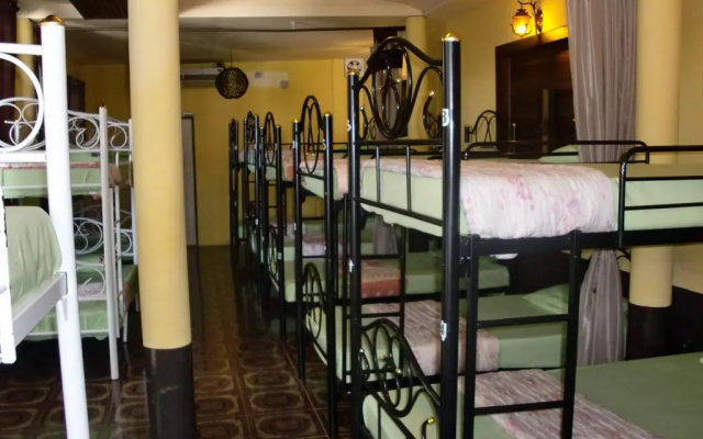 Supreeya Guesthouse - Hostel