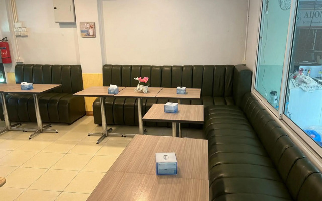 Alongkorn hotel by SB