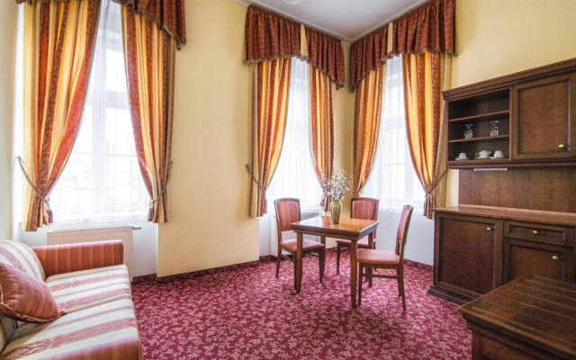 Ontario Hotel Garni