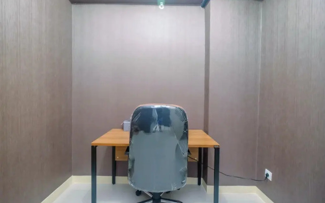 Comfort 1BR with Study Room Green Pramuka Apartment