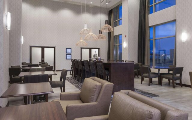 Hampton Inn & Suites by Hilton, Airdrie, AB, Canada