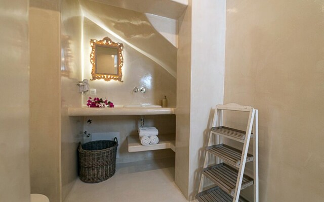 Akrotiri Cycladic Suites