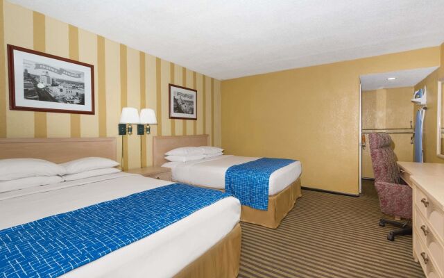 Travelodge by Wyndham Phoenix Downtown