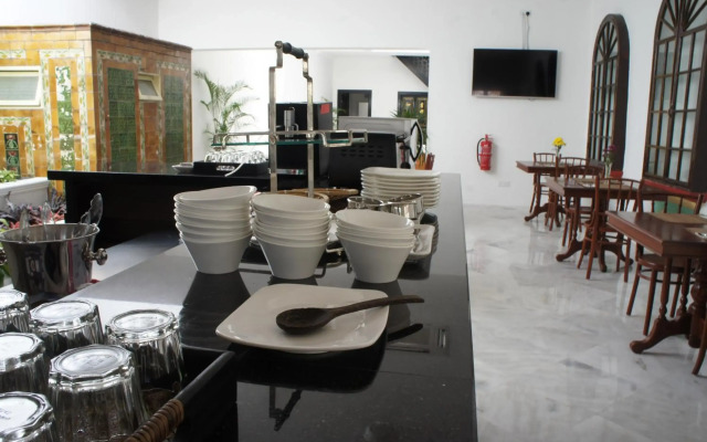 Heeren Palm Suites