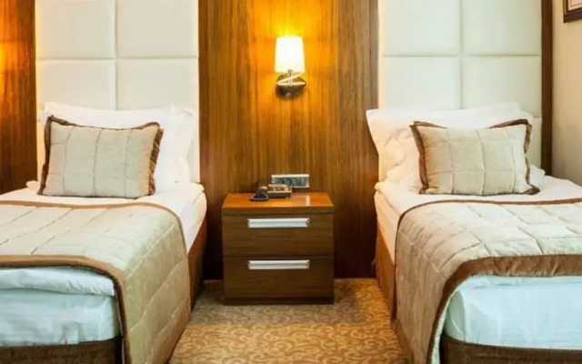 Vivaldi CE Gold Hotel