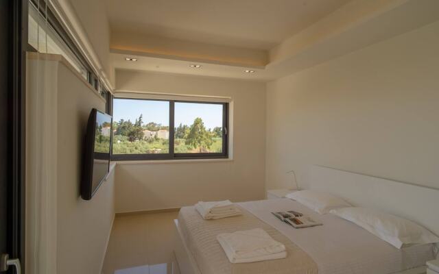Luxury Villa Mirror - 200meters From The Beach!