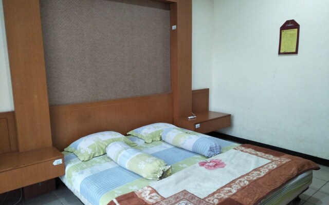 OYO 1740 Tekmira Residence Supratman Syariah