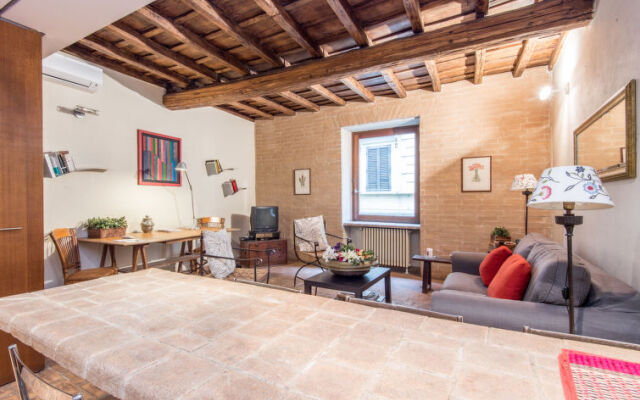 Elegant Campo dei Fiori