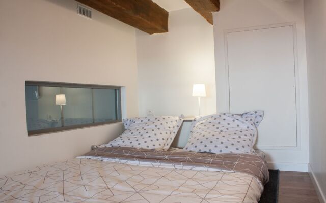 Grand T2 Vieux Tours Immeuble historique