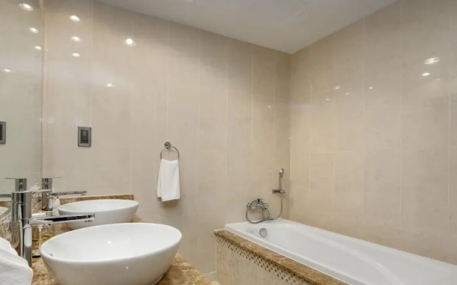 Massive 2 Bedroom with Palm View Balqis