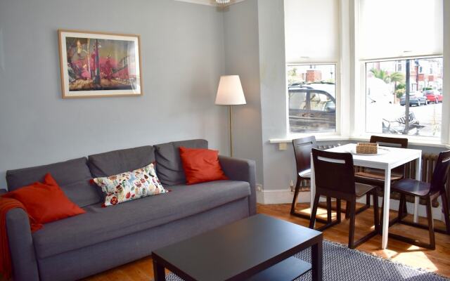 Refurbished Apartment With Garden Near Beach