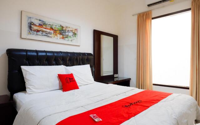 RedDoorz near Wisata Kota Lama Semarang