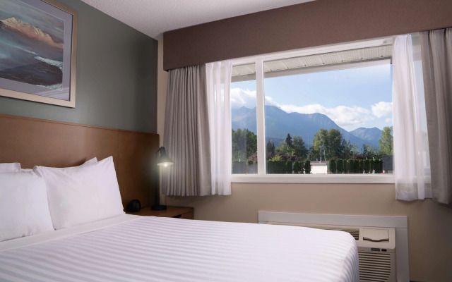 Prestige Hudson Bay Lodge & Conference Centre, WorldHotels Crafted Collection