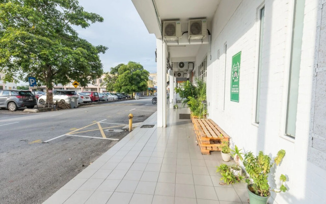 OYO 906 Happy 92 Hotel Lumut