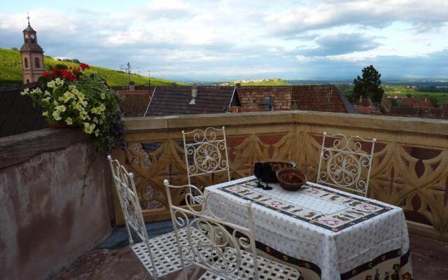 ADRIHOF à Riquewihr, Cour de l'Abbaye d'Autrey