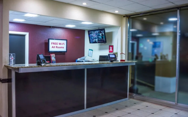 Red Roof Inn & Suites Piqua