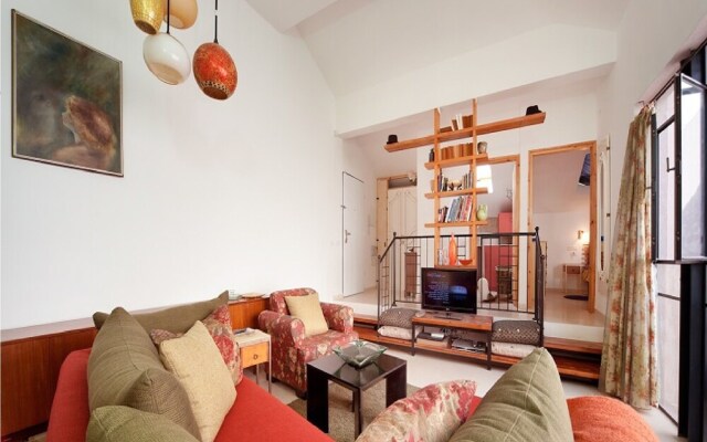 Charming Sunny Haven with Balcony by Sea N Rent