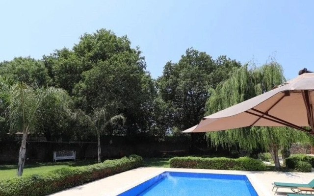 Villa BLN1 by JoyLettings