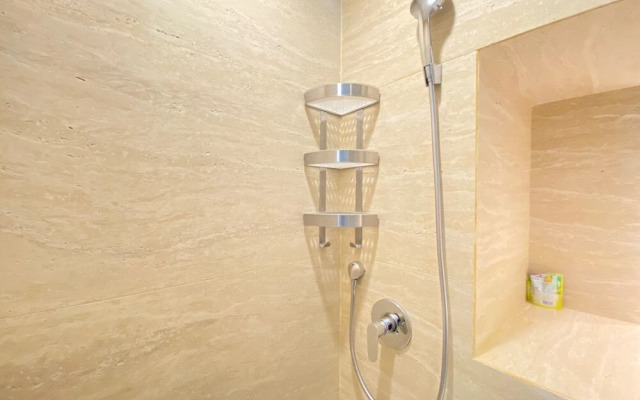 Modern Studio Room With Jacuzzi At Art Deco Apartment