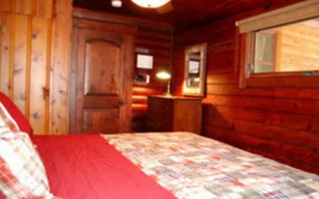 RedAwning Cabin #9 Boots Heaven