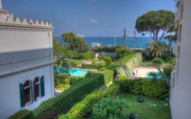 T2 vue mer 100m plages piscine PKG
