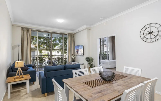 Chevron Renaissance - HR Surfers Paradise