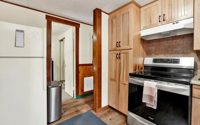 Green Squirrel Chateau #2484