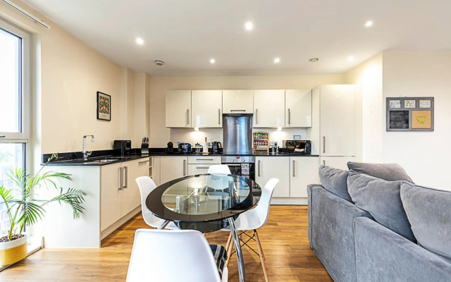 Vibrant London Canal Apartment