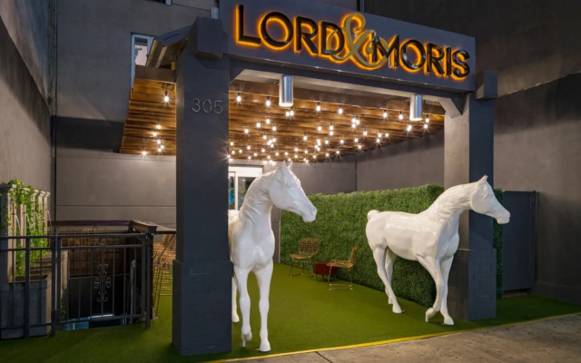 Lord & Moris - Times Square Hotel