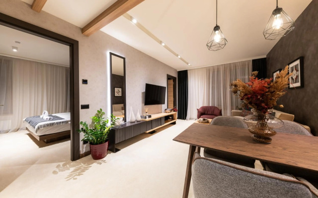 Woodside Residence 325