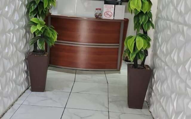 La frontera suites motel