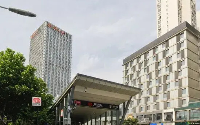 Q8 Hotel