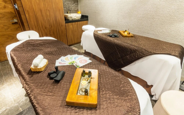 The Fives Travelers at the Fives Downtown by Ypj