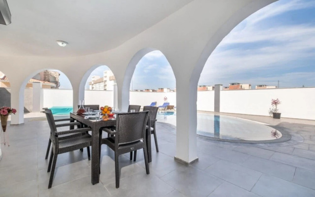 Superb Villa With Private Pool in Antalya