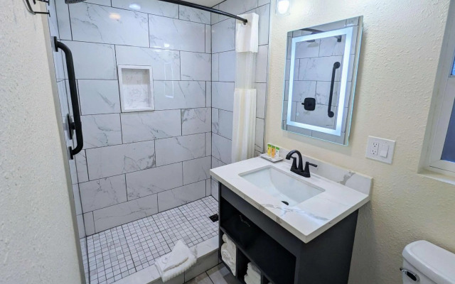 Clarion Collection Wilkie's Inn Pacific Grove - Monterey