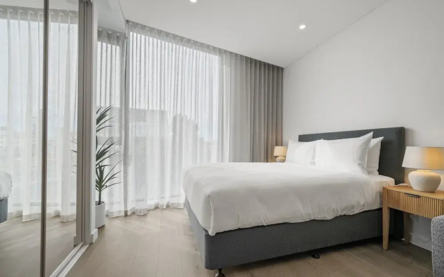 Chic Studio Stay Near Cafes and Coastline